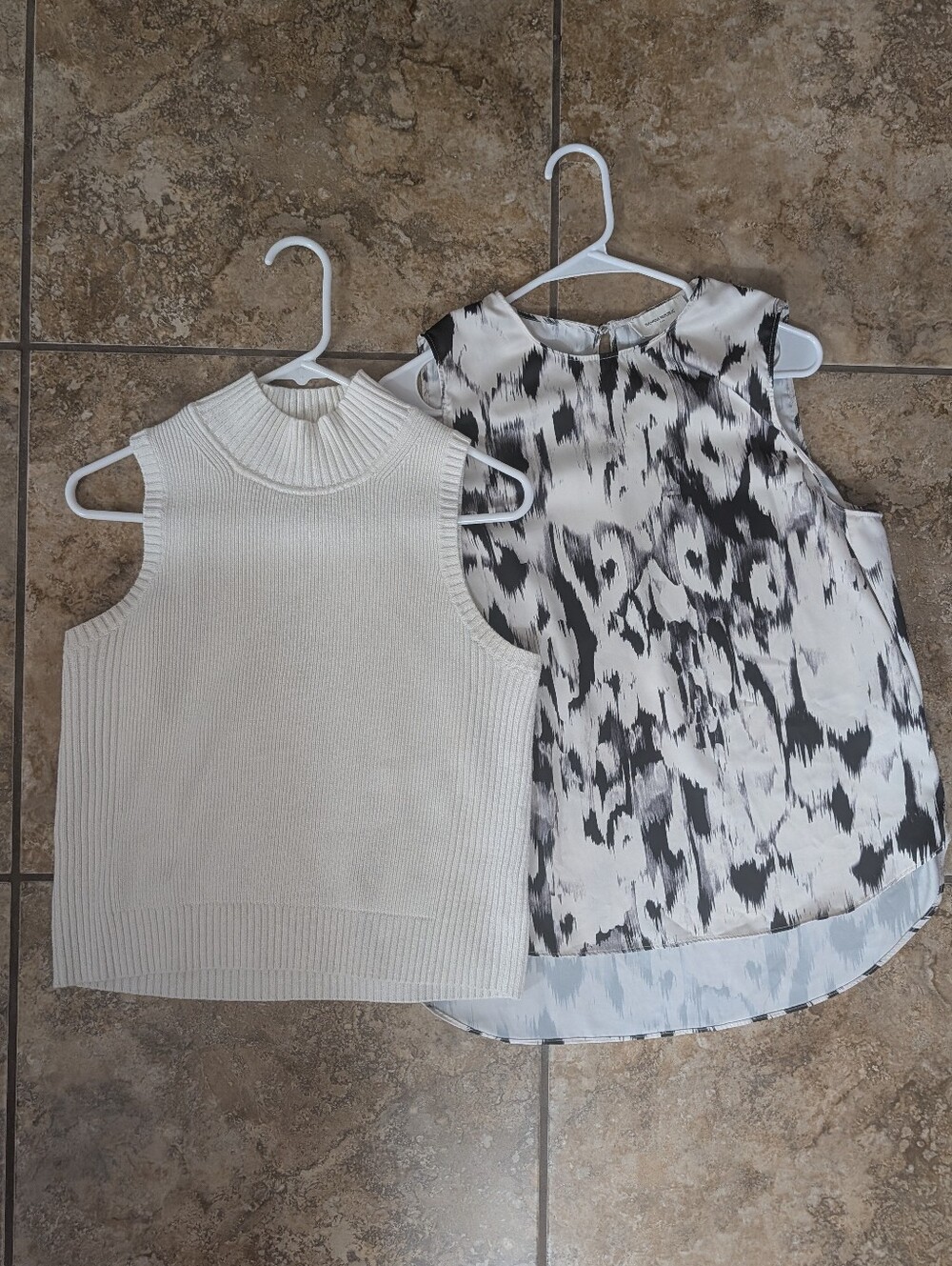 LOT of 2 Tops: Banana Republic Abstract Blouse L & Gap Ribbed Knit Tank M
